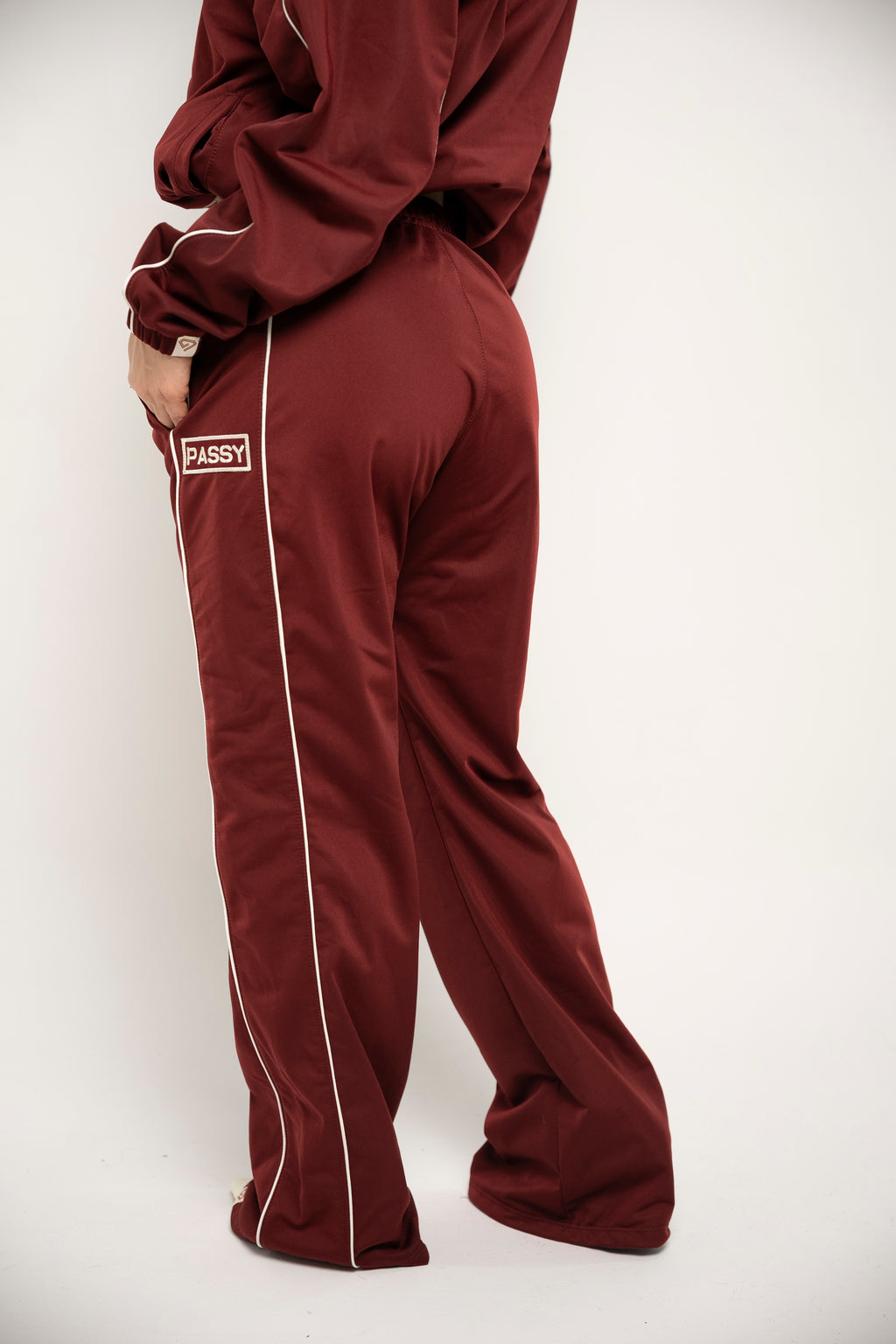 Sudadera Bota Recta Color Vinotinto