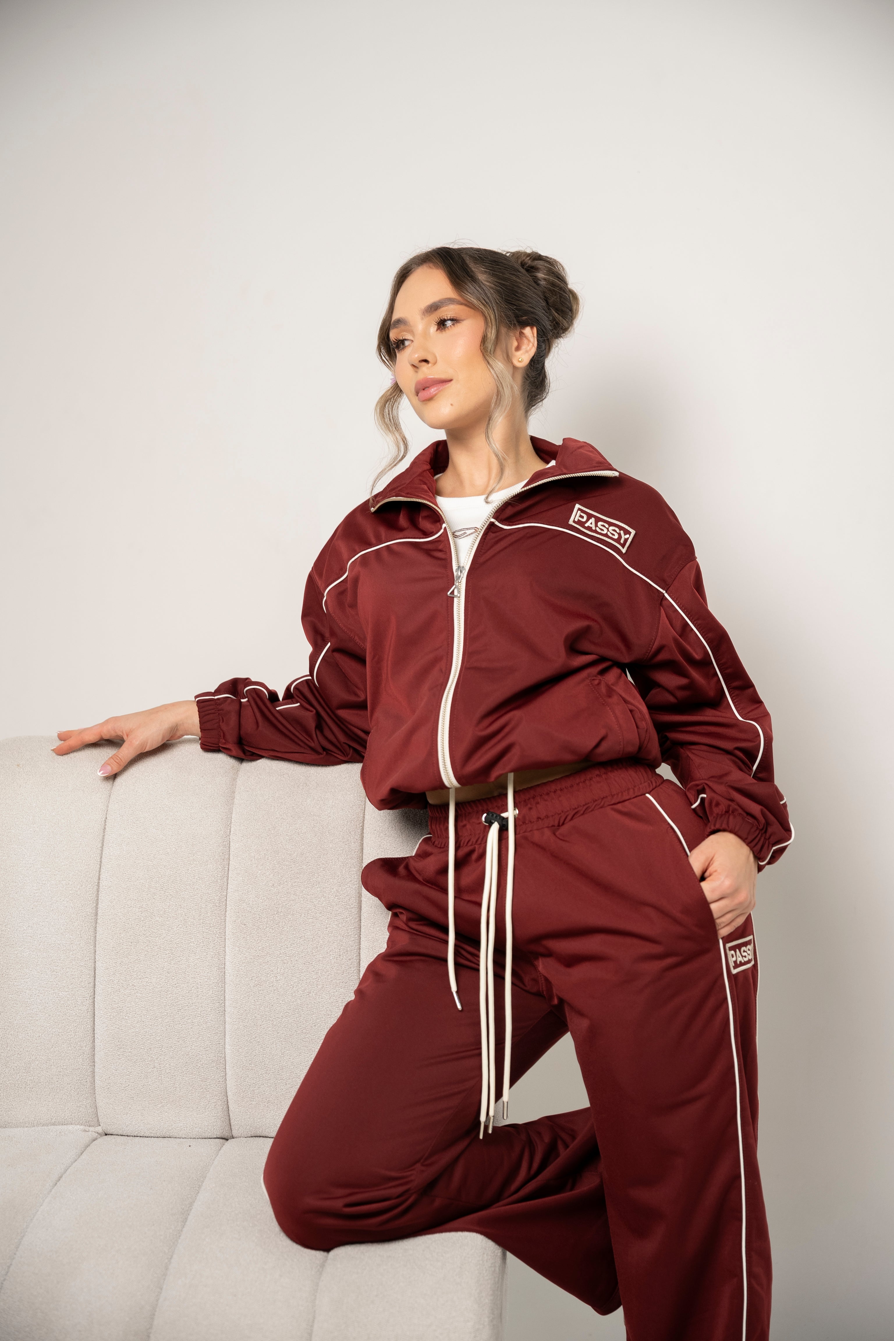 Chaqueta Con Cierre Color Vinotinto