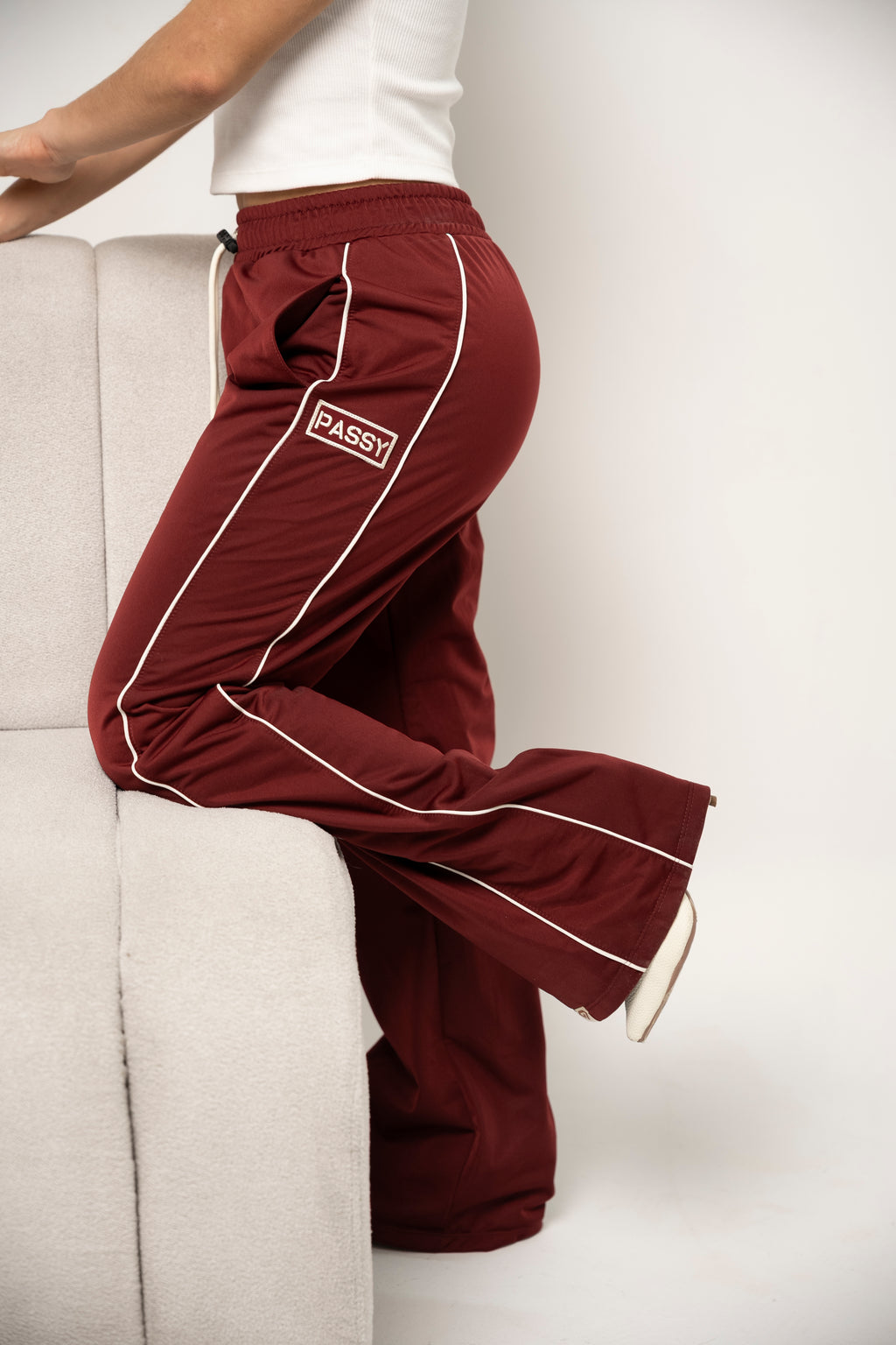 Sudadera Bota Recta Color Vinotinto