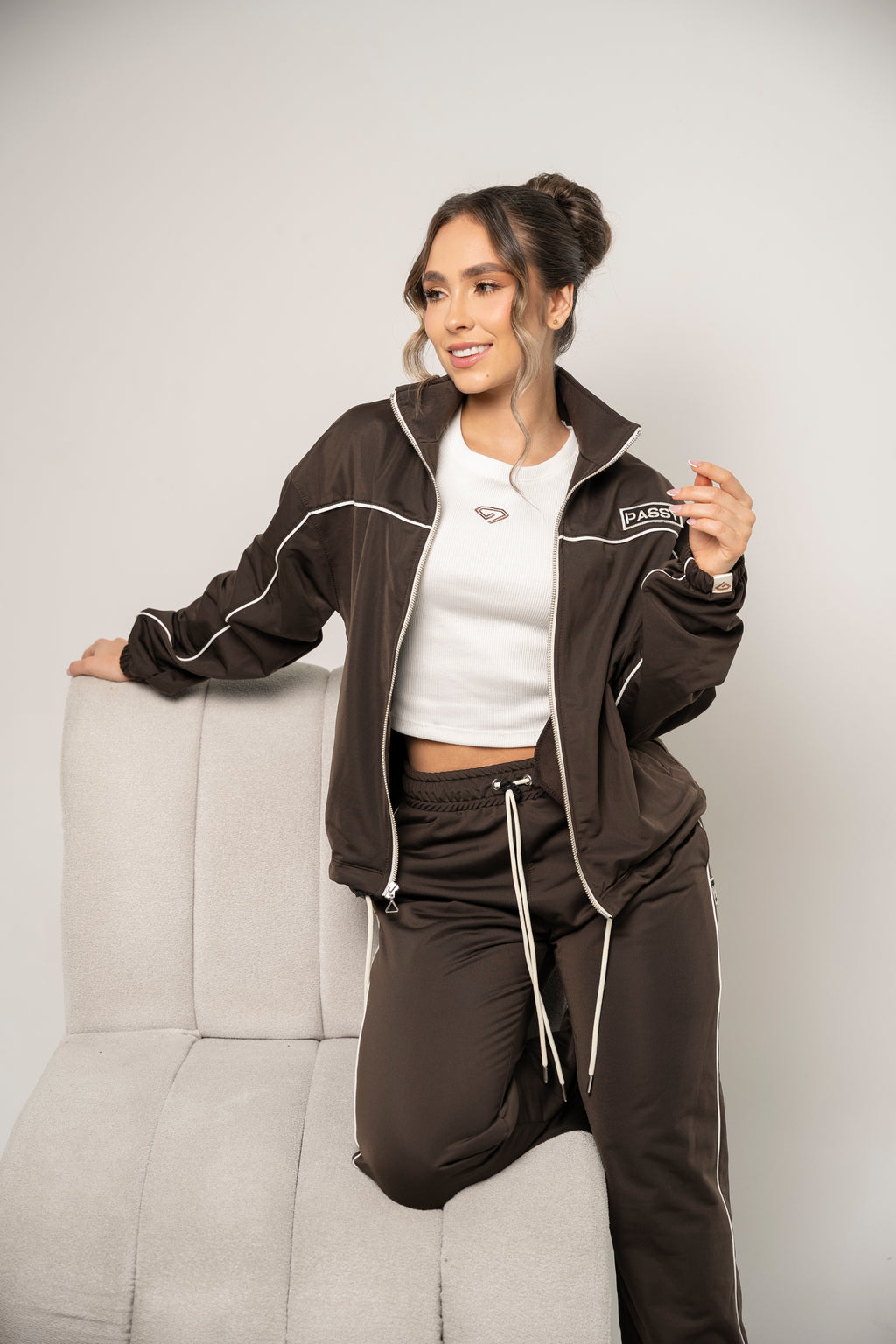 Chaqueta Con Cierre Color Café