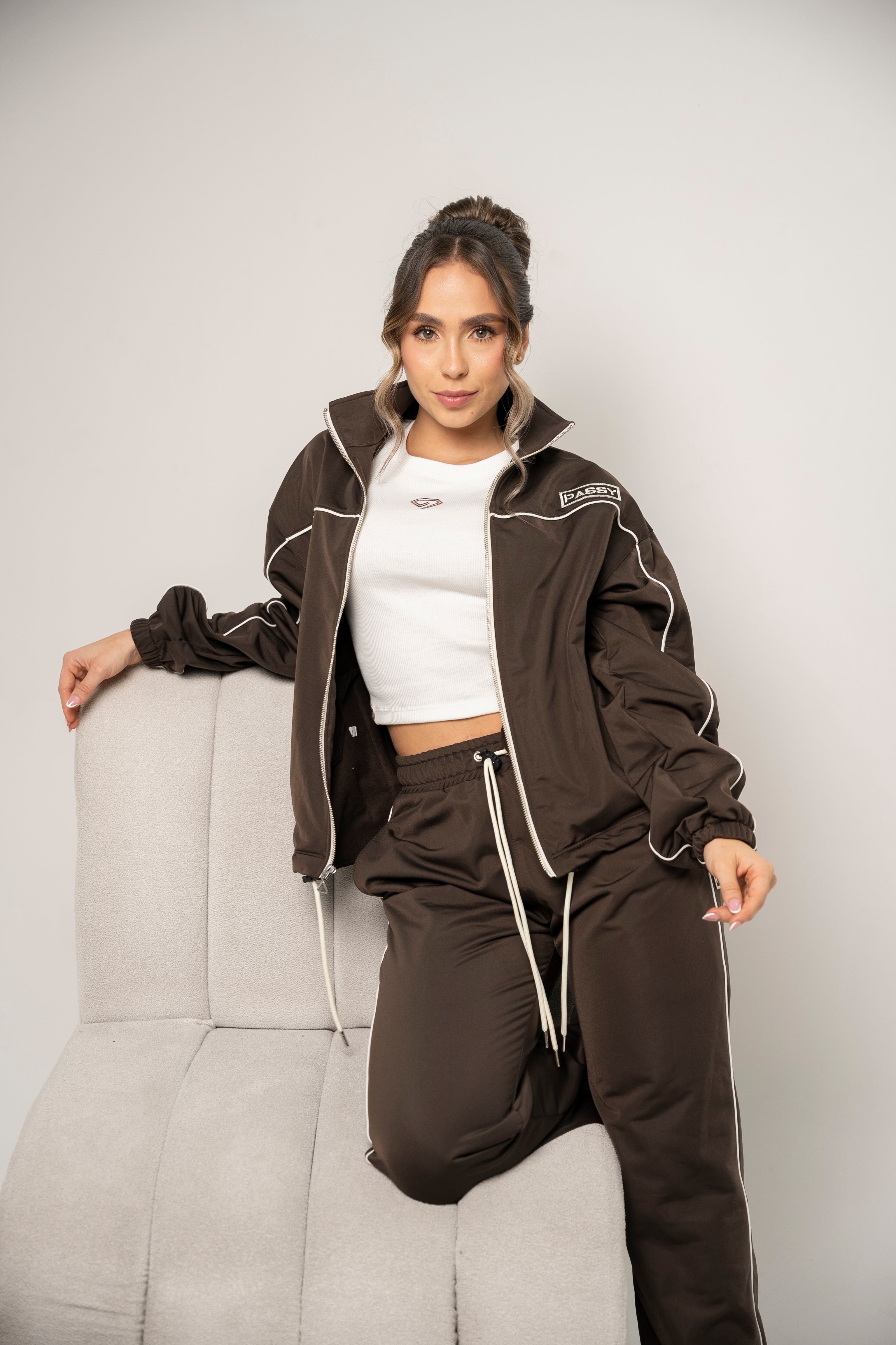 Chaqueta Con Cierre Color Café