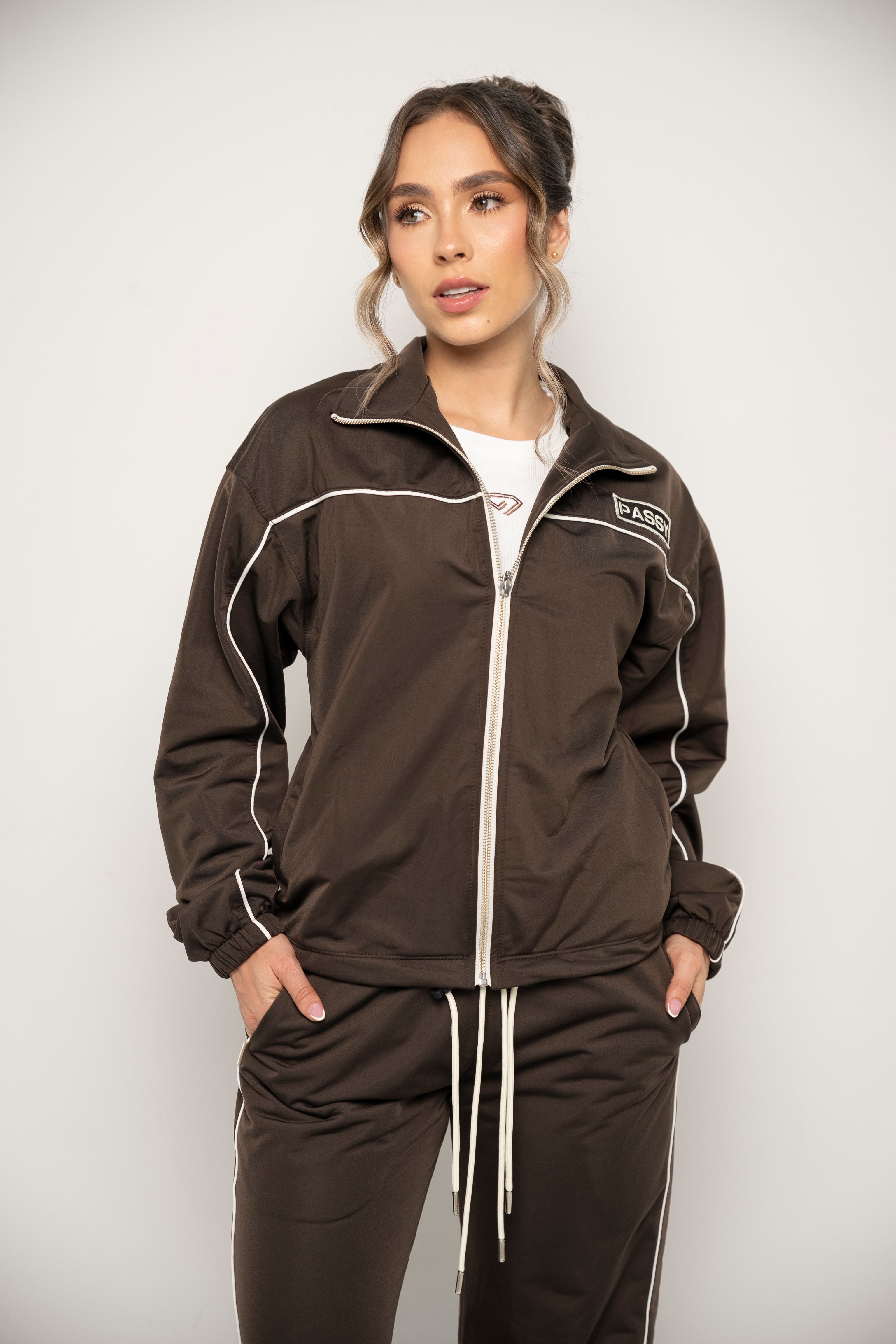 Chaqueta Con Cierre Color Café