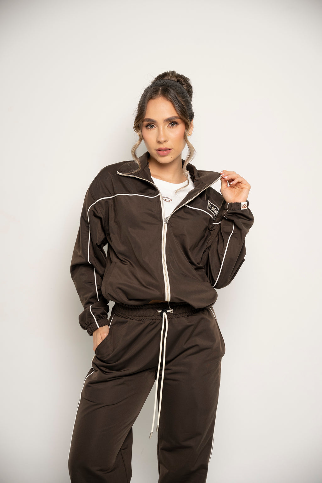 Chaqueta Con Cierre Color Café