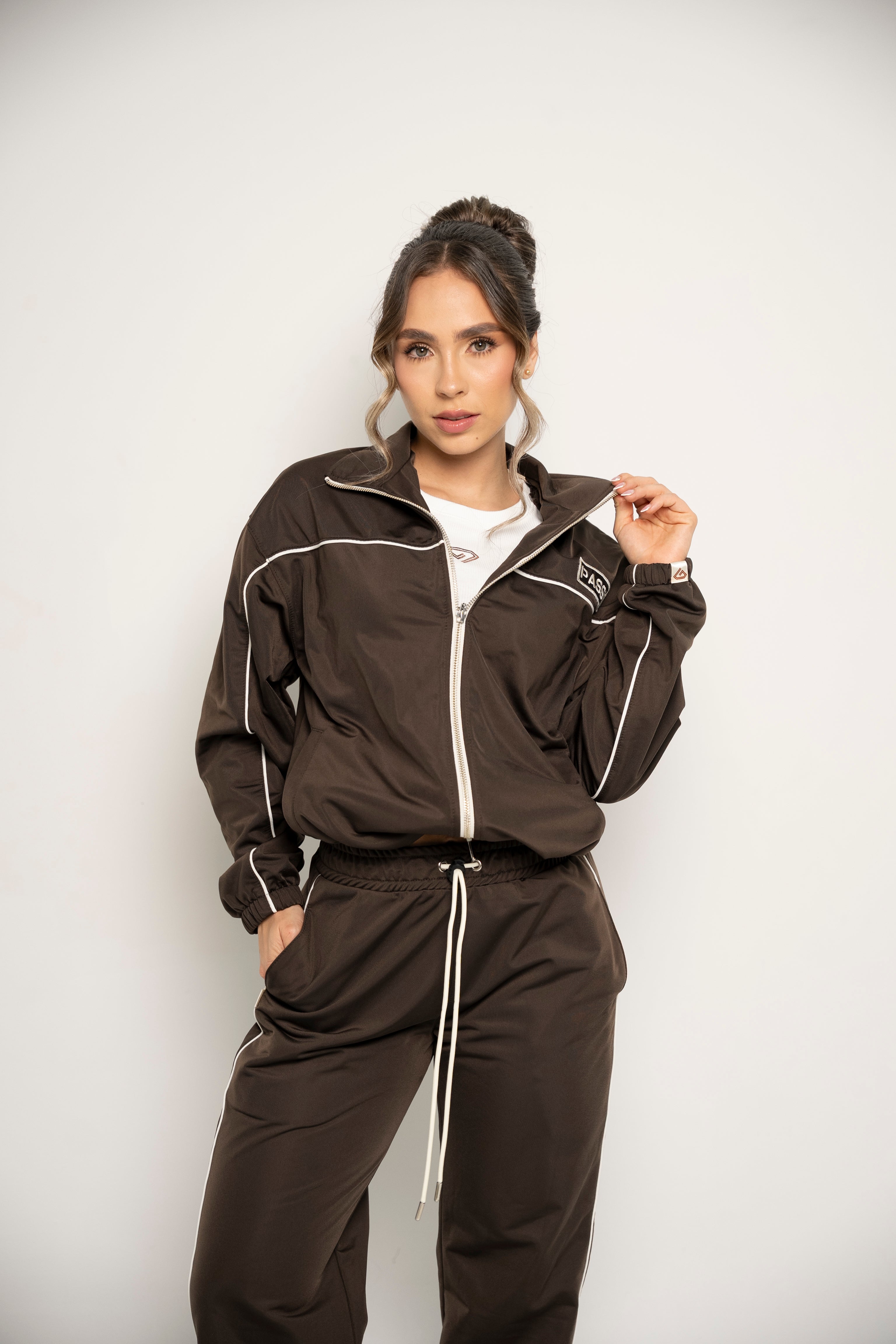 Chaqueta Con Cierre Color Café