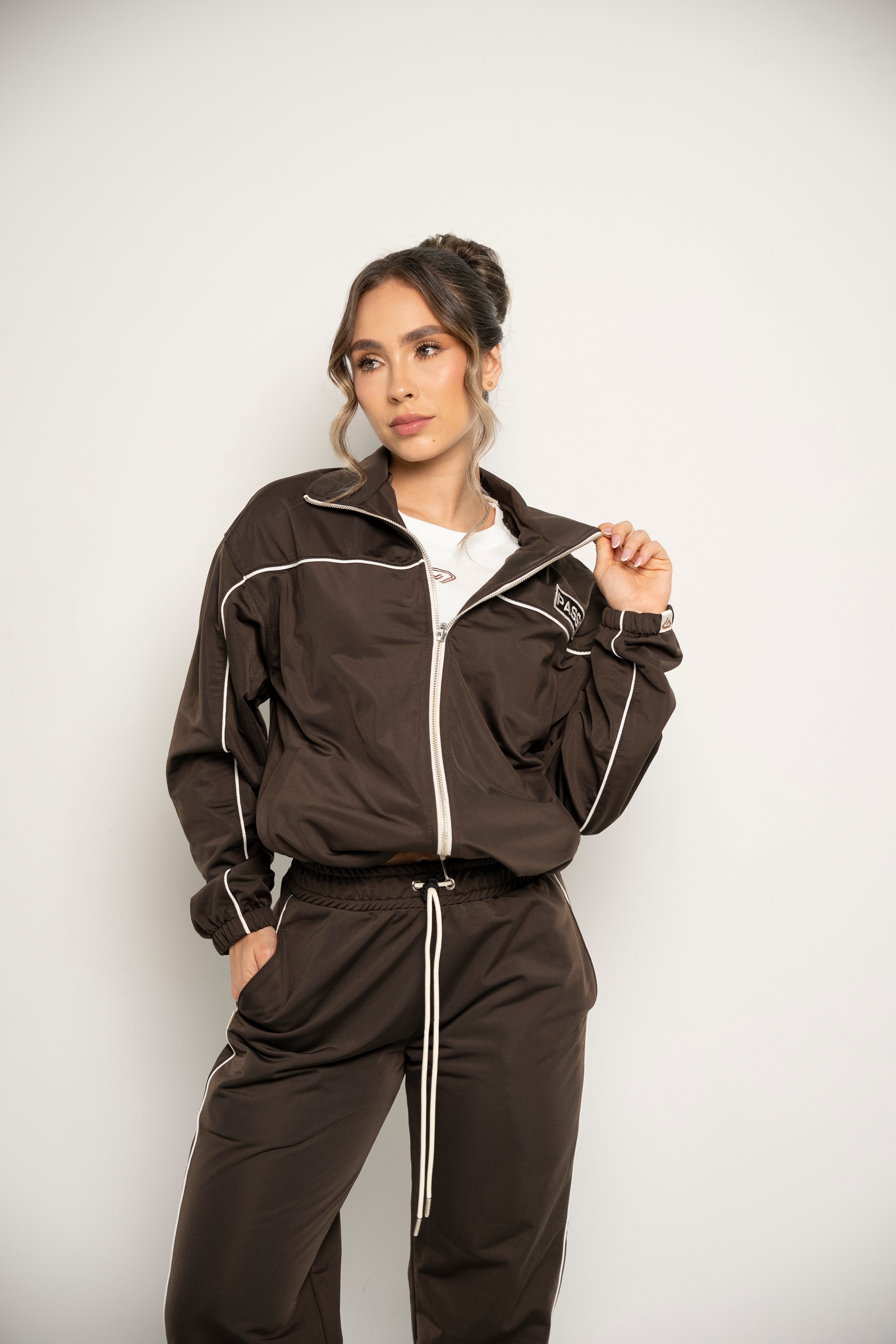 Chaqueta Con Cierre Color Café