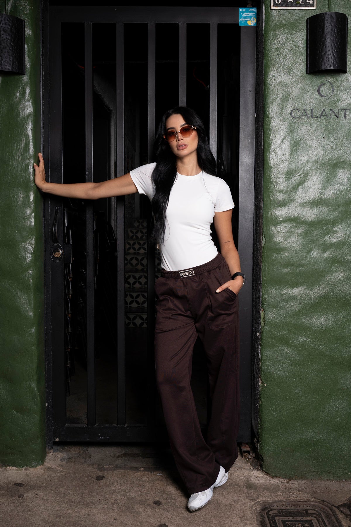 Set Provenza De Body Marfil y Sudadera Bota Recta Café