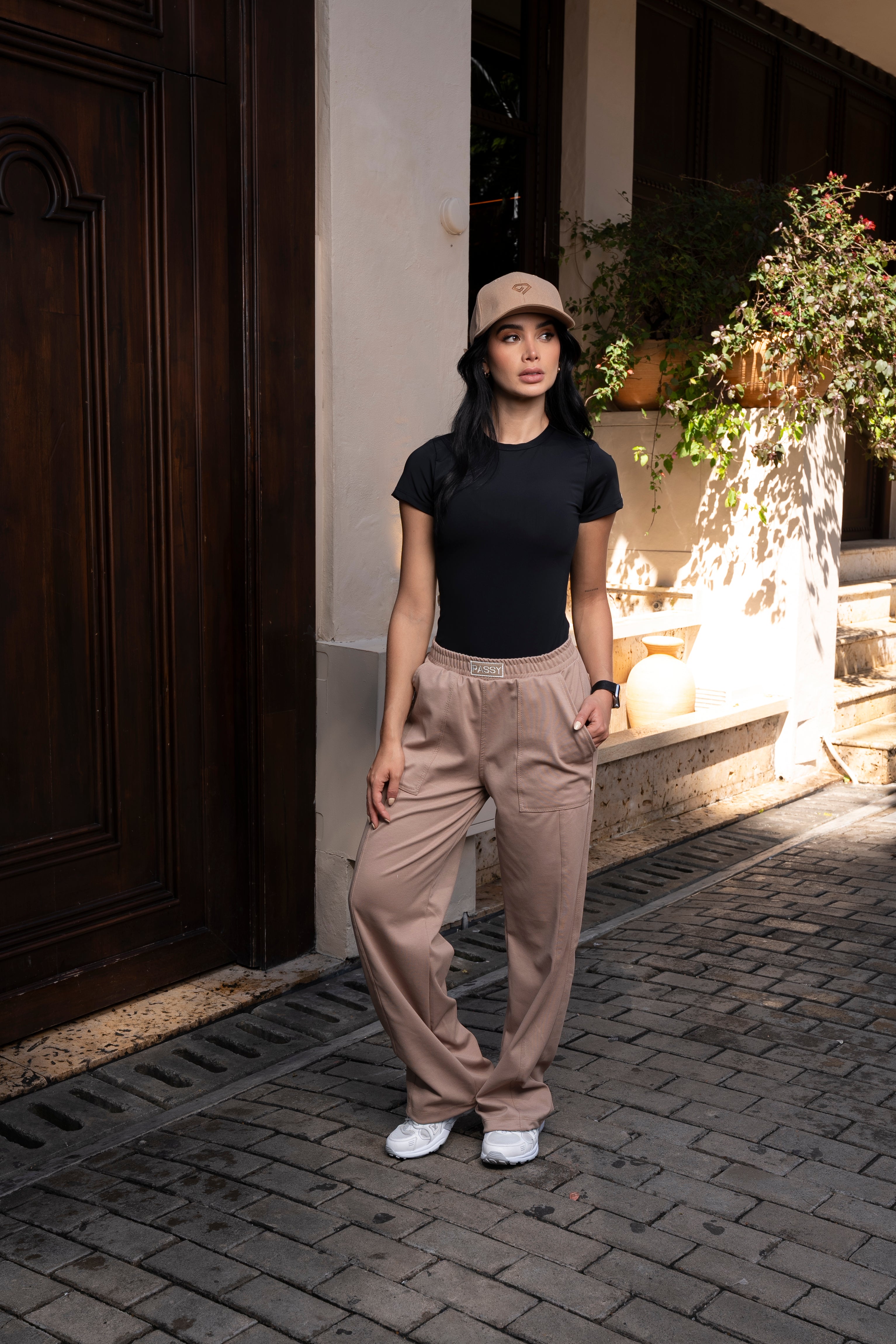 Set Suiza De Body Negro y Sudadera Bota Recta Dorada