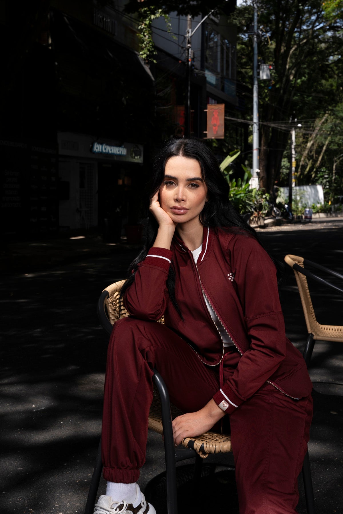 Jogger Roma Color Vinotinto