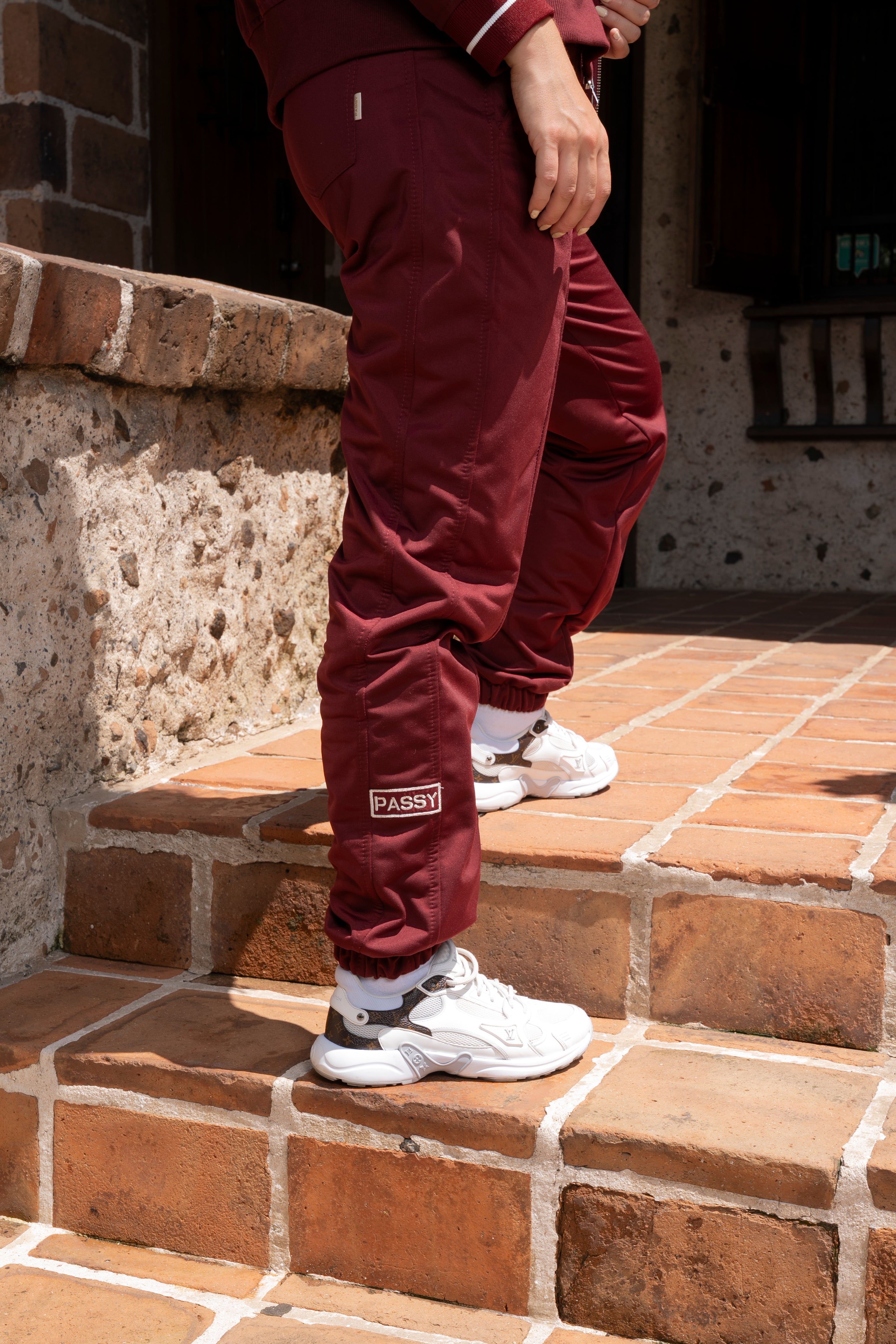 Jogger Roma Color Vinotinto