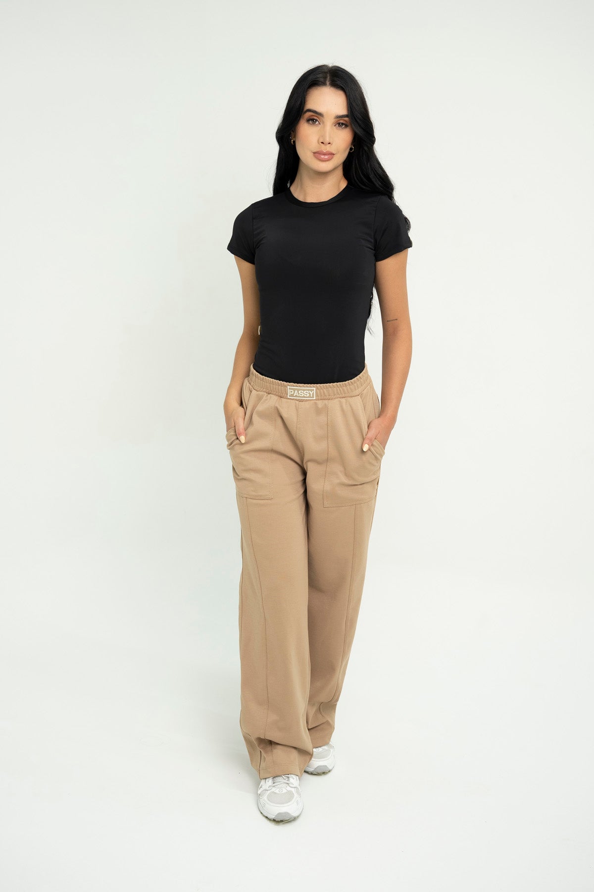 Set Suiza De Body Negro y Sudadera Bota Recta Dorada