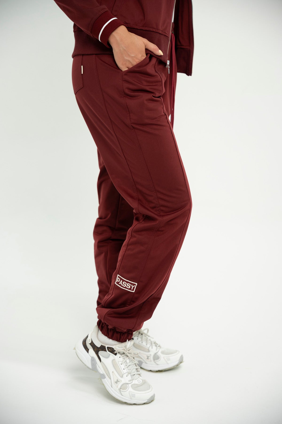 Jogger Roma Color Vinotinto