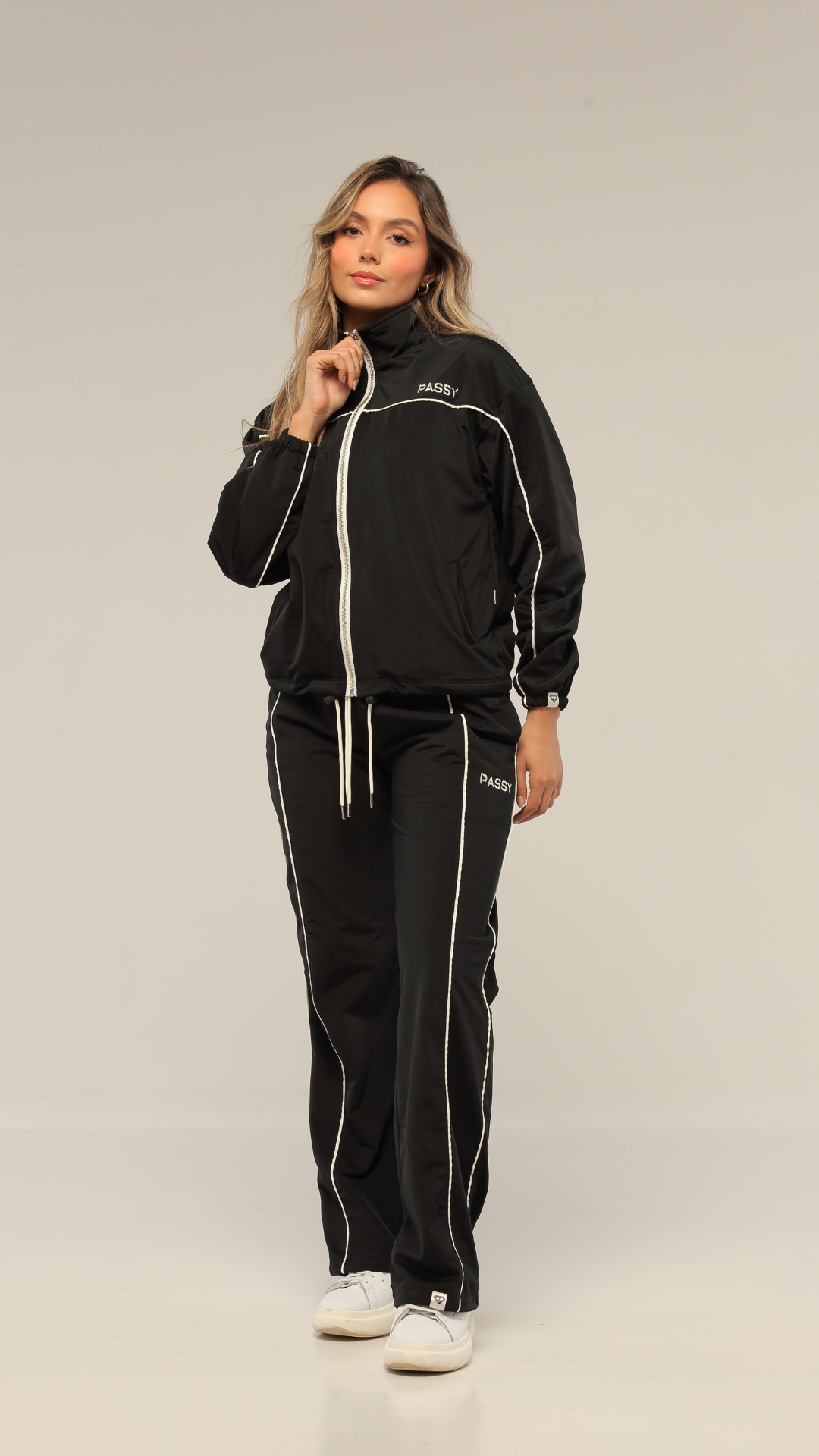 SET NEGRO PARA MUJER DE BUZO Y SUDADERA BOTA RECTA