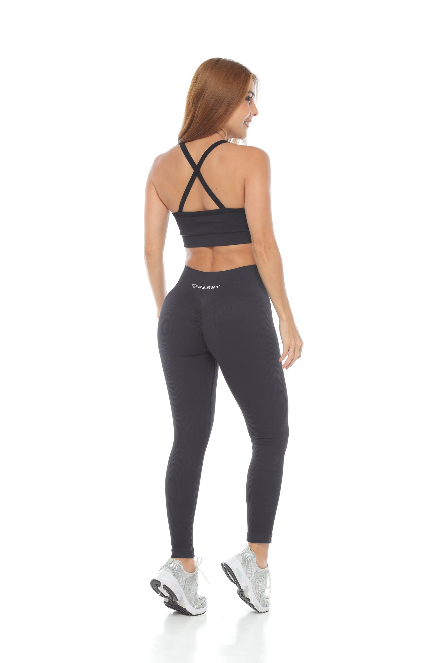 SET DEPORTIVO NEGRO DE LEGGINS Y TOP PARA MUJER