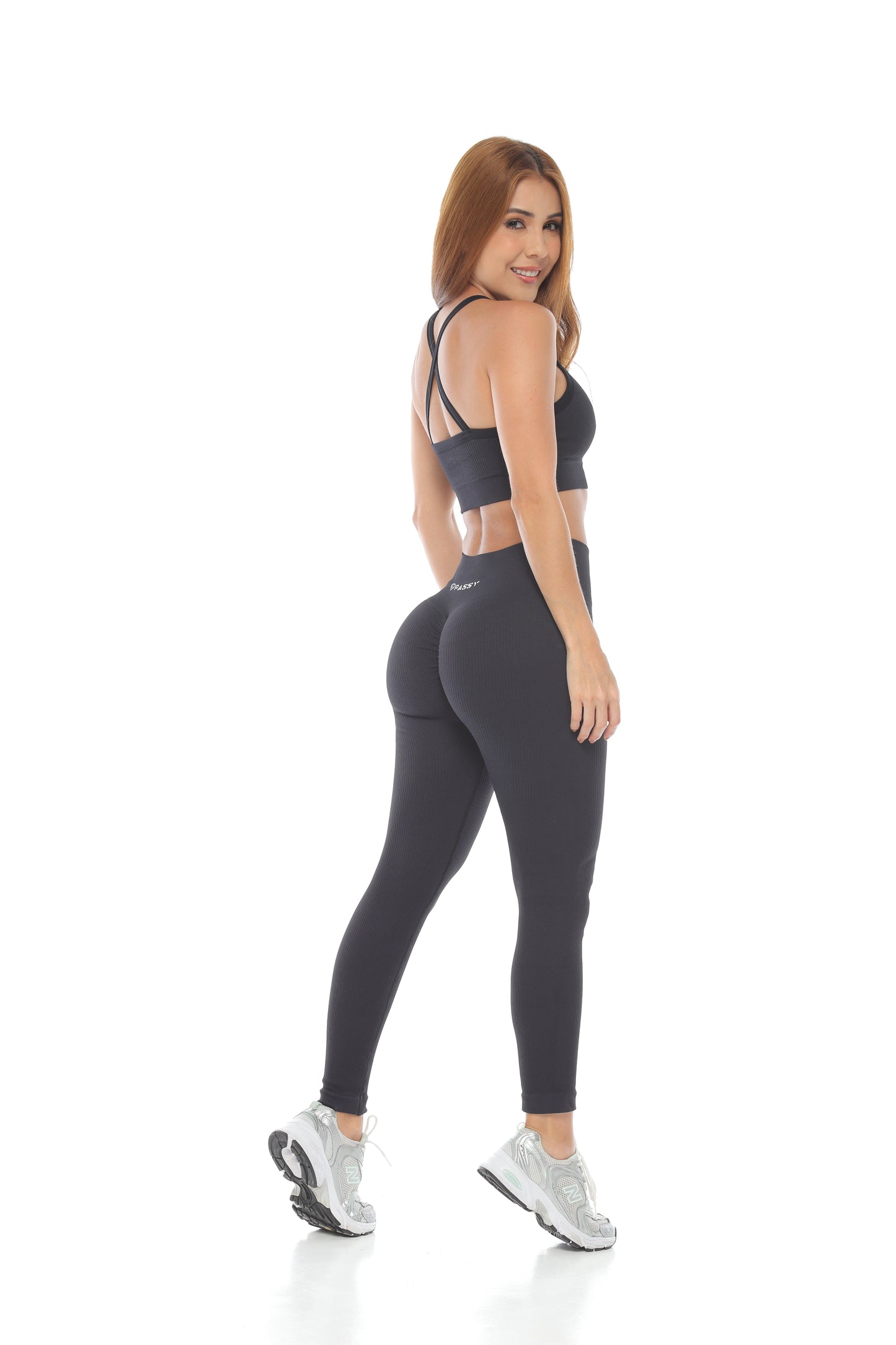 SET DEPORTIVO NEGRO DE LEGGINS Y TOP PARA MUJER