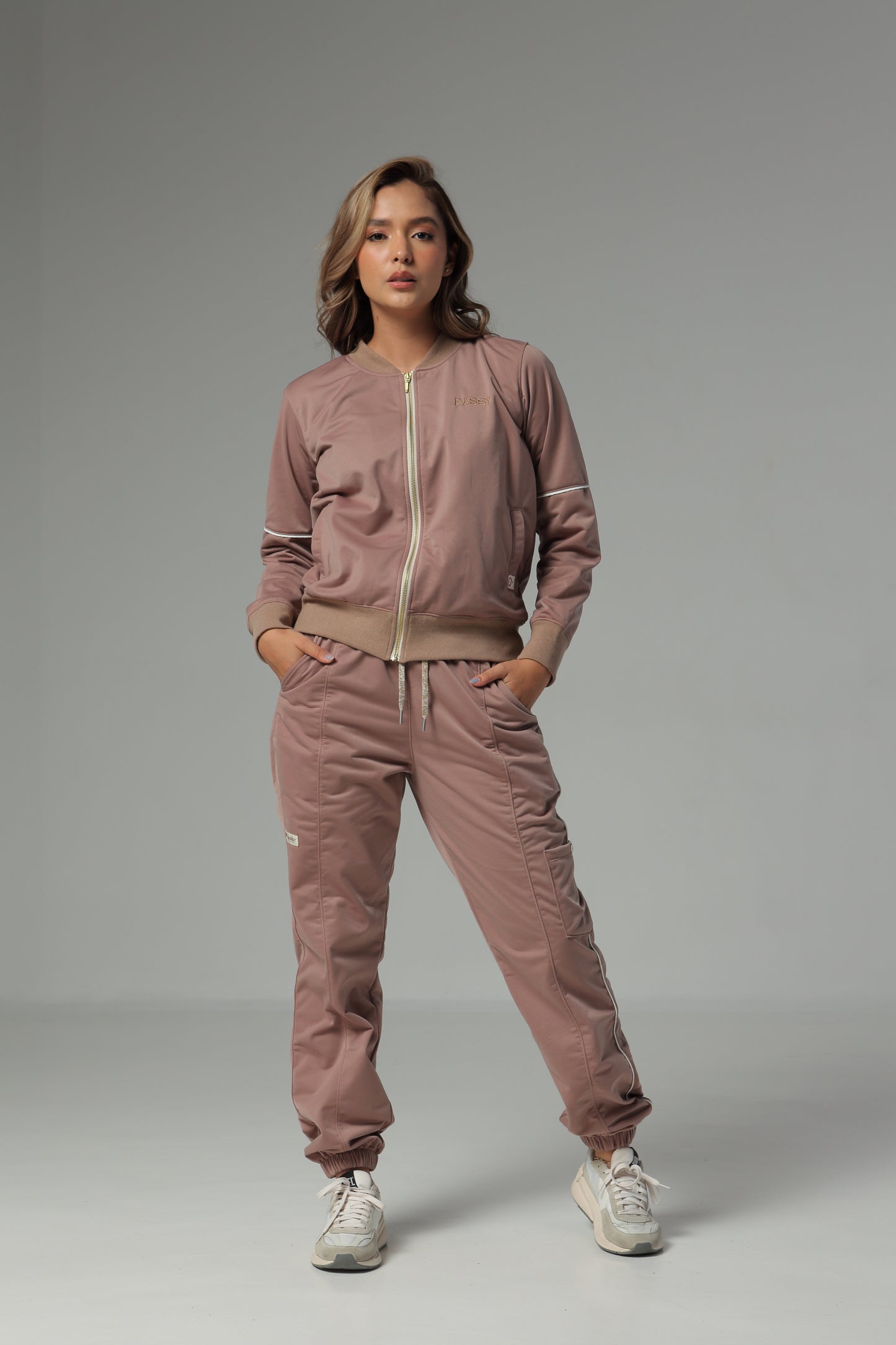 SET BUZO CON CREMALLERA Y JOGGER PARA MUJER COLOR CAFÉ