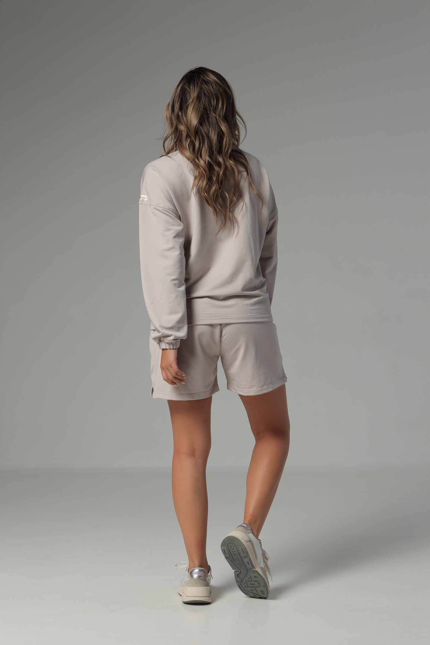 SET CAMEL PARA MUJER DE BUZO CON CIERRE Y SHORT OVERSIZE