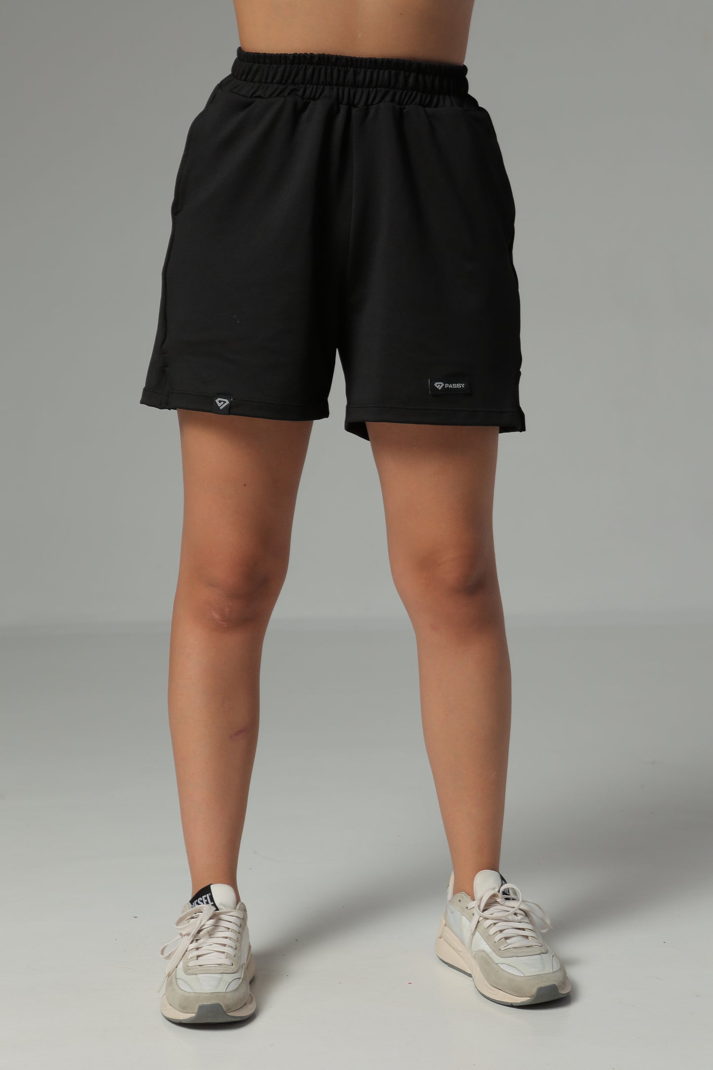 SET NEGRO PARA MUJER DE BUZO CON CIERRE Y SHORT OVERSIZE