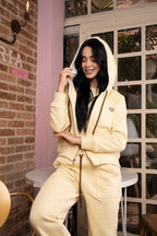 Set Esencia Amarillo Pastel De Chaqueta  y Sudadera Bota Recta