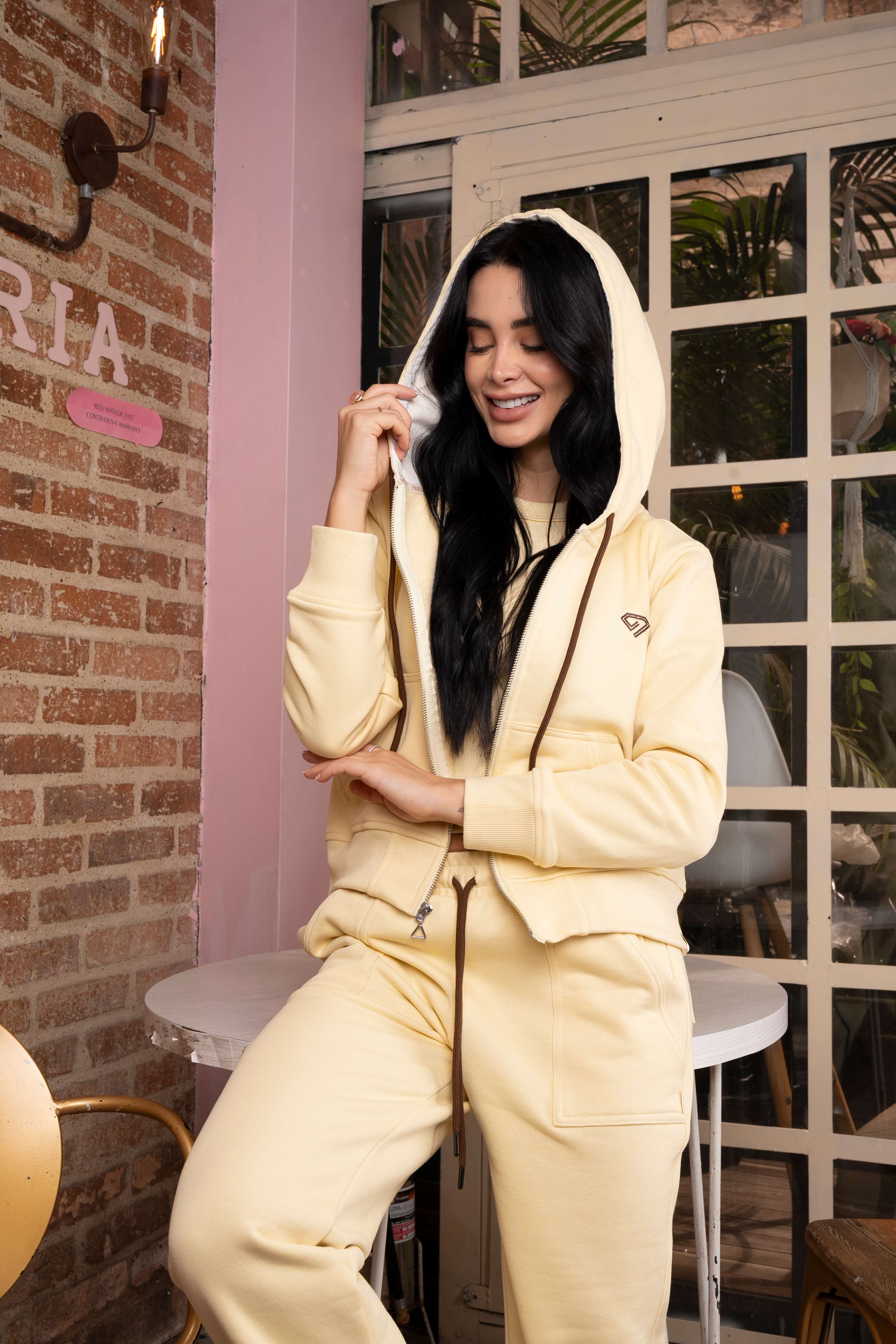 Set Esencia Amarillo Pastel De Chaqueta  y Sudadera Bota Recta