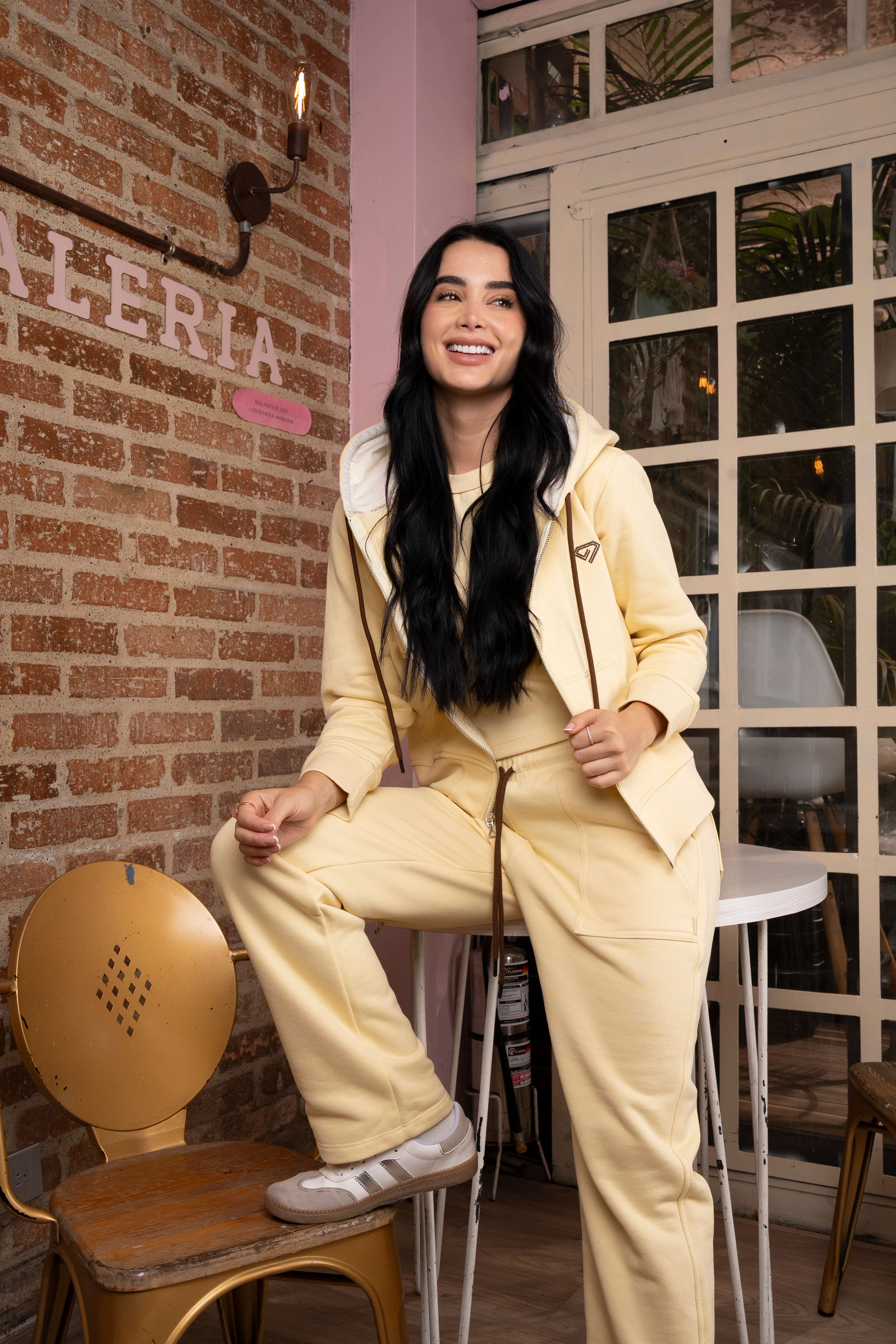 Set Esencia Amarillo Pastel De Chaqueta  y Sudadera Bota Recta