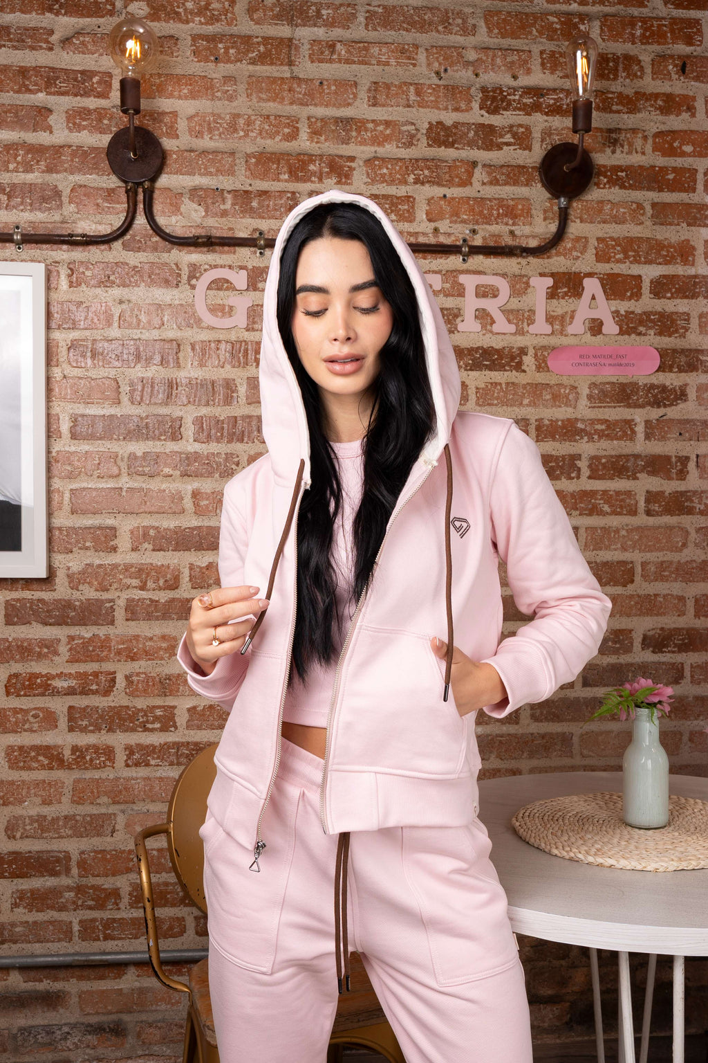 Set Esencia Rosado De Chaqueta y Sudadera Bota Recta