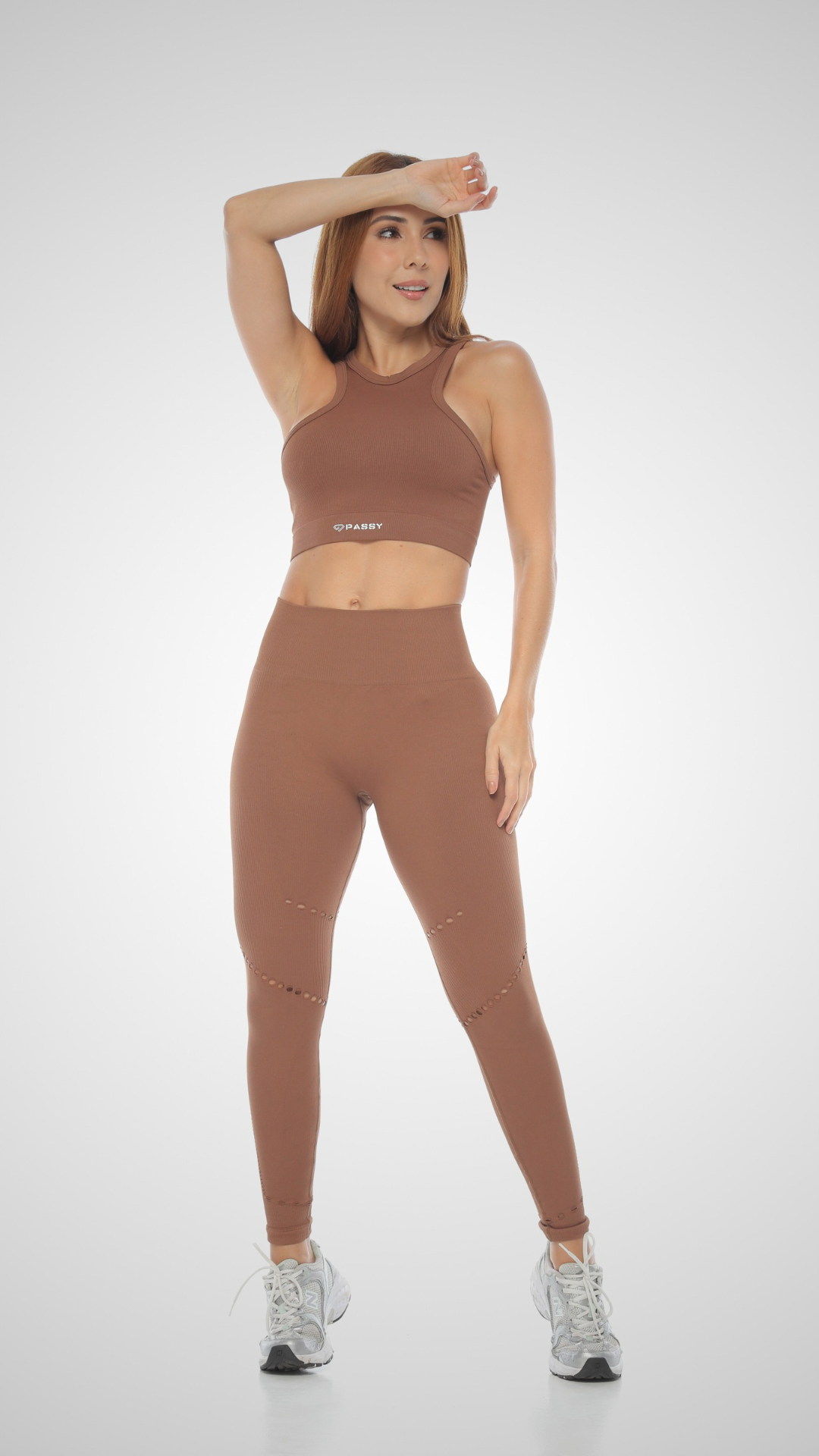 SET DEPORTIVO CAFÉ DE LEGGING Y TOP